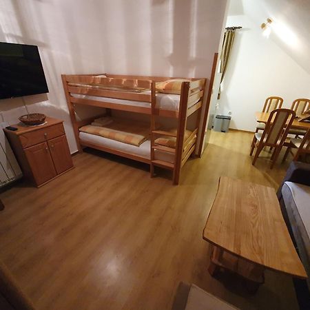 Miskar Rooms Cerknica Habitación foto