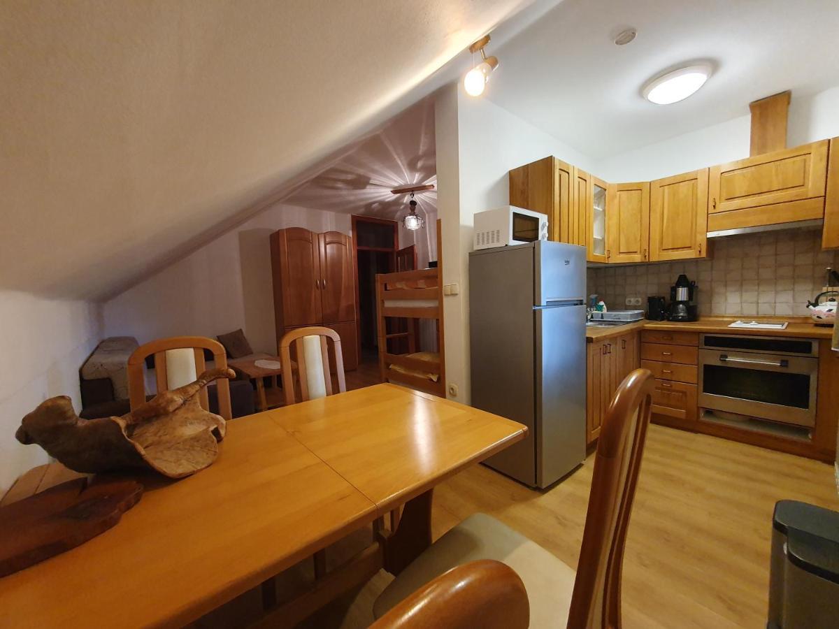 Miskar Rooms Cerknica Habitación foto