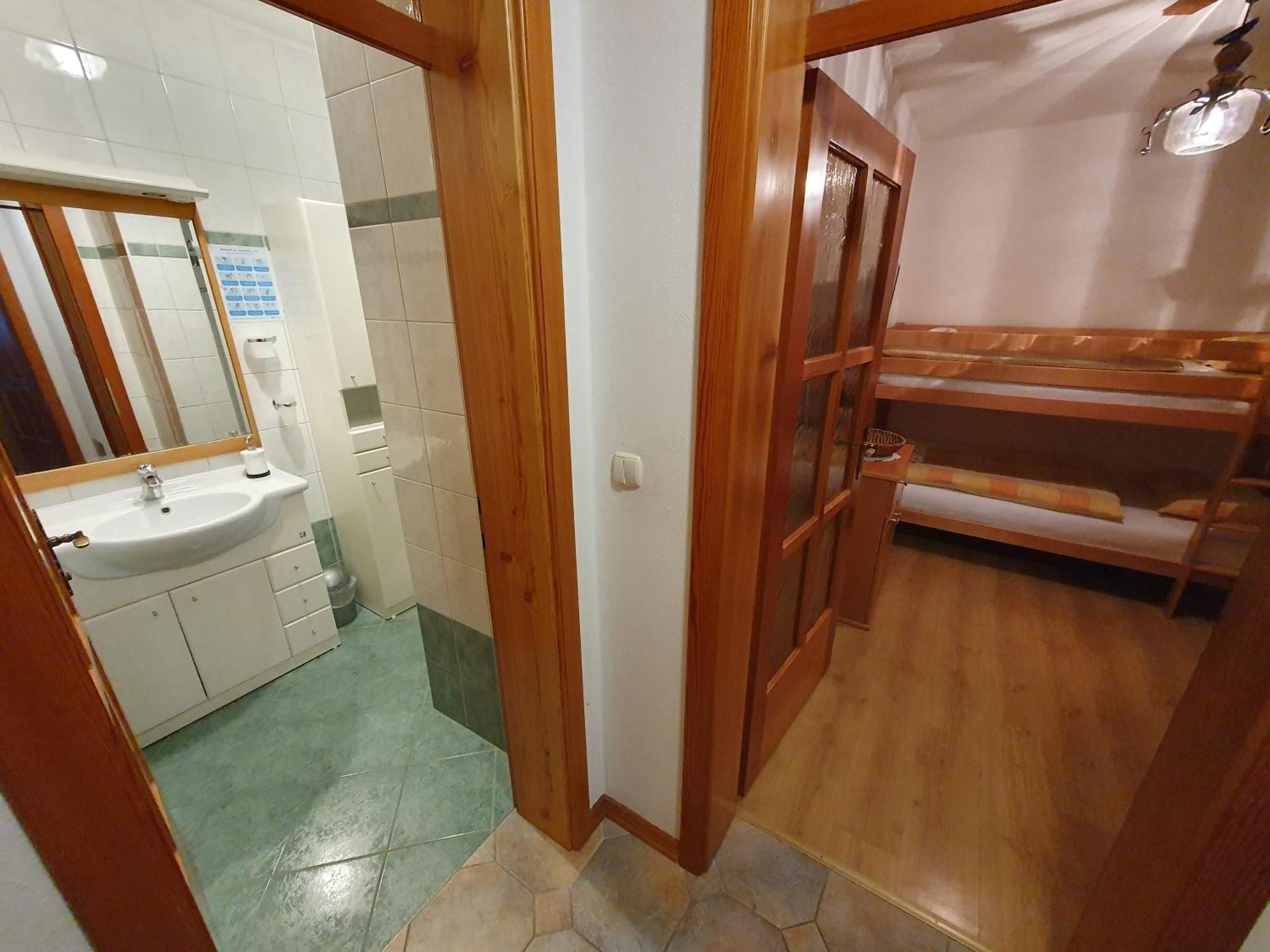 Miskar Rooms Cerknica Habitación foto