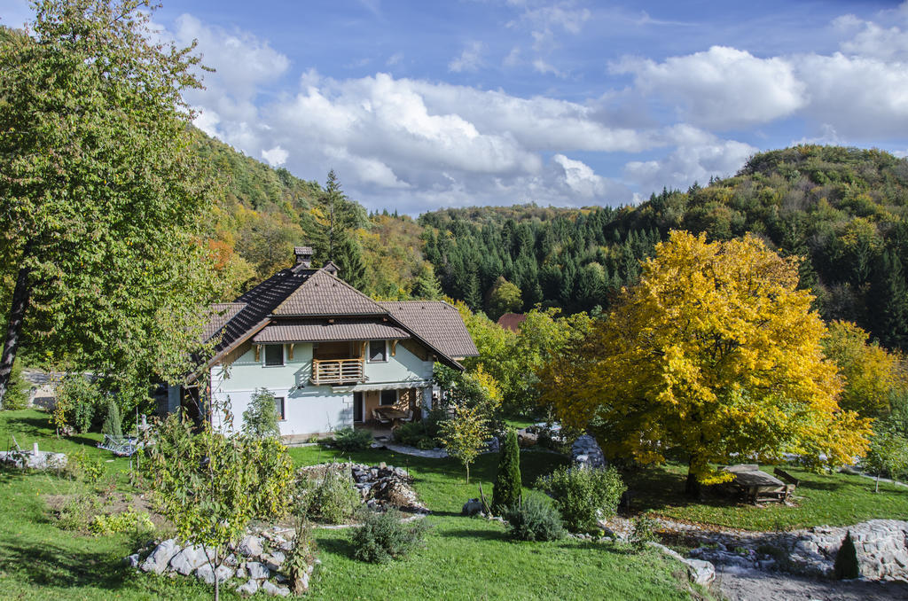 Miskar Rooms Cerknica Exterior foto