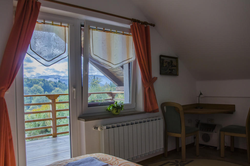 Miskar Rooms Cerknica Habitación foto