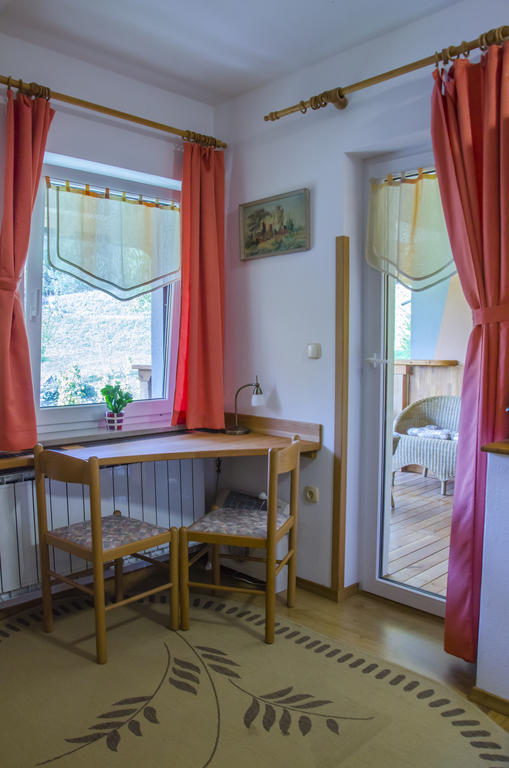Miskar Rooms Cerknica Habitación foto