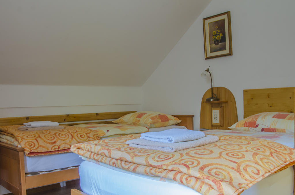 Miskar Rooms Cerknica Exterior foto